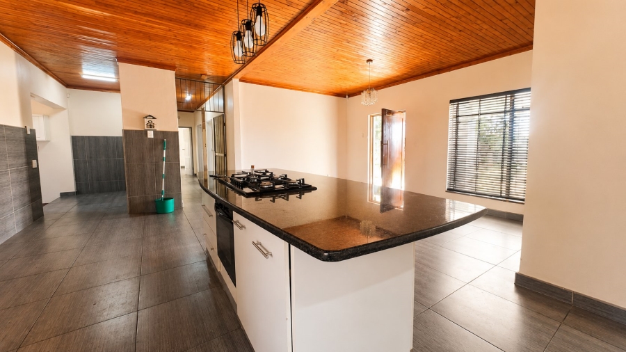 6 Bedroom Property for Sale in Flamwood North West